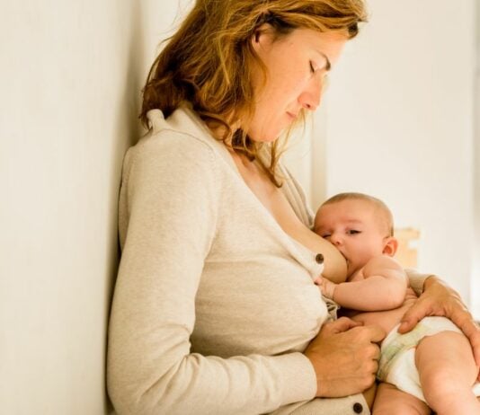 "Stillen ist richtig, richtig hart!" – Leah falle es schwer, ihrem Körper zu vertrauen, dass er ihr Baby voll und ganz versorgen kann.