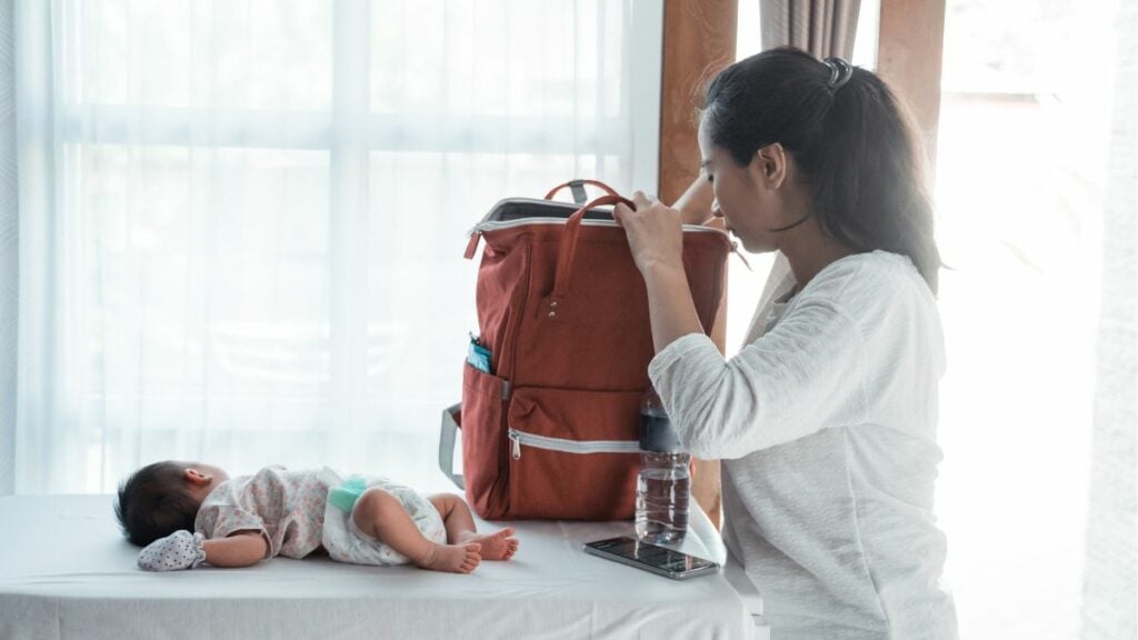 Mom-Hack: Dieser Trick ist genial (und sorgt endlich für Platz in der Wickeltasche)