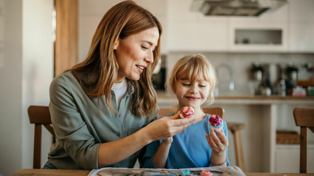 Mal andersrum: Diese Mama lernt eine sehr wichtige Lektion von ihrer Tochter!