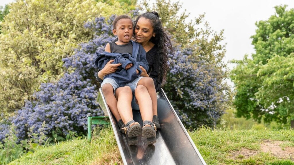 Krasses Foto: Das kann passieren, wenn wir mit unseren Kindern rutschen!