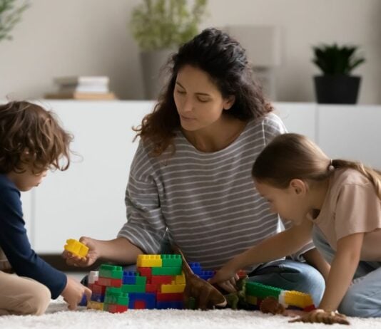 Eine Mutter erklärt, dass es okay ist, nicht die perfekte „Spiel-Mama“ zu sein.