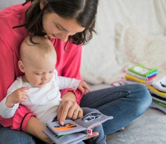 Eine Mutter erzählt, wie sie den Anspruch, die „perfekte Mama“ zu sein, loslassen musste und sich selbst erlaubt, unperfekt und authentisch zu sein.