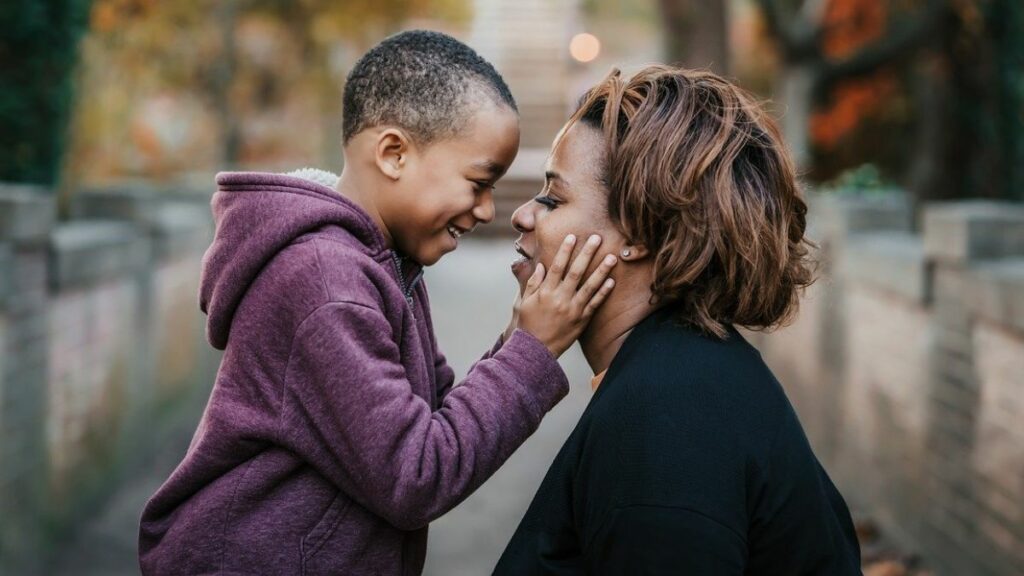 Das Selbstbewusstsein stärken: „Flüstert Liebe in die Seelen eurer Kinder!“