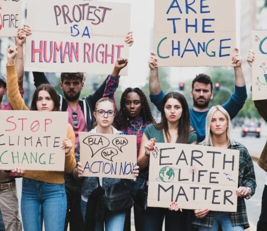 Blythe Pepino, eine 33-jährige britische Sängerin hat den #birthstrike für den Klimaschutz ins Leben gerufen – "Unsere Kinder sollten nicht das ausbaden müssen, was wir kaputt gemacht haben!"