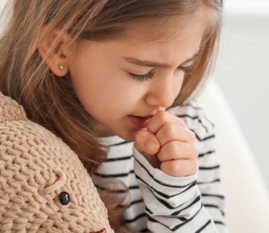 Der zweijährigen Tochter von der Influencerin @littlemissmomma wurde ein großer Hirntumor mit 0% Überlebenschance diagnostiziert.