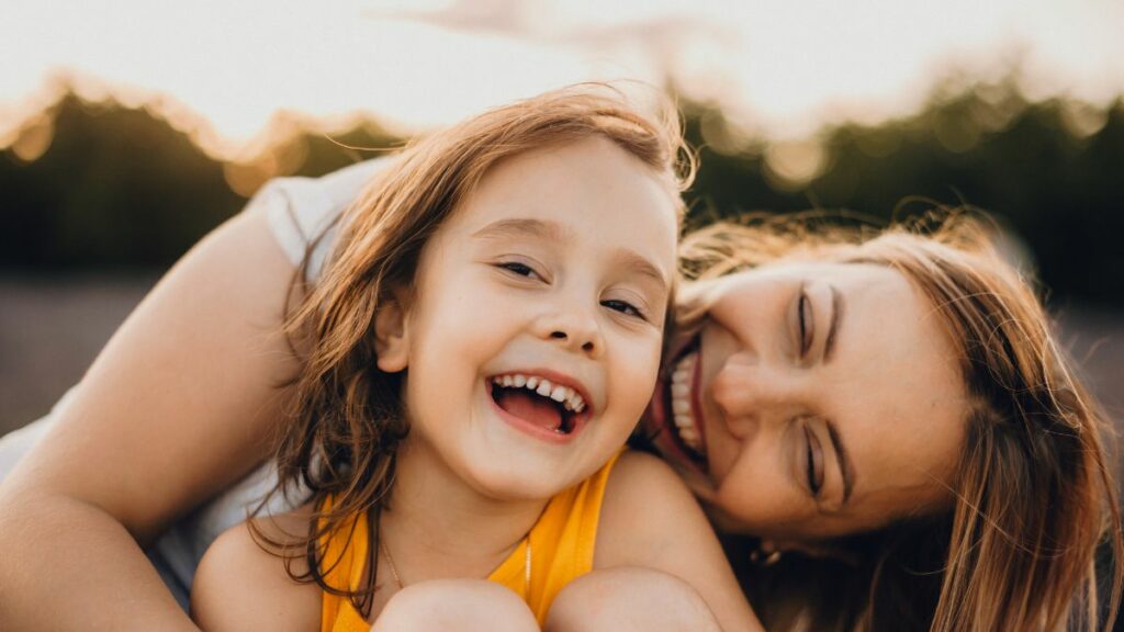 Traurig-schöner Abschied: Pflegemama postet herzzerreißendes Bild