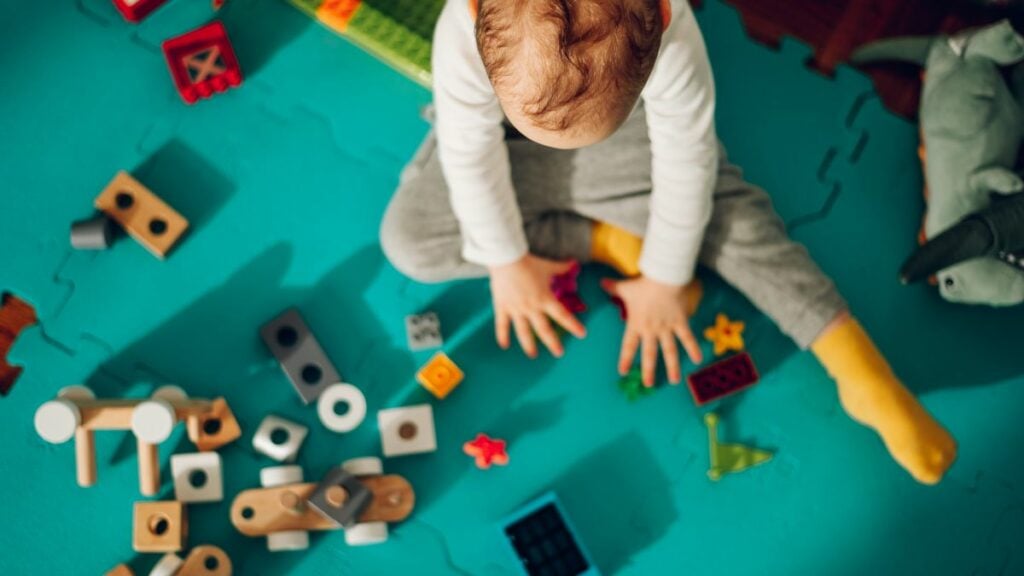 „Fünf-Minuten-Mama“: Daisy Upton hat genial einfache Ideen für Kinderspiele