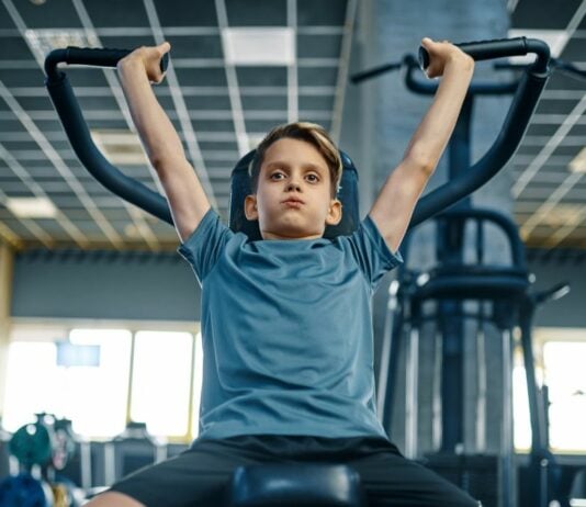 Eine Fitness-Mama sieht sich schweren Vorwürfen ausgesetzt, ihr Kind zu extremem Training zu zwingen.