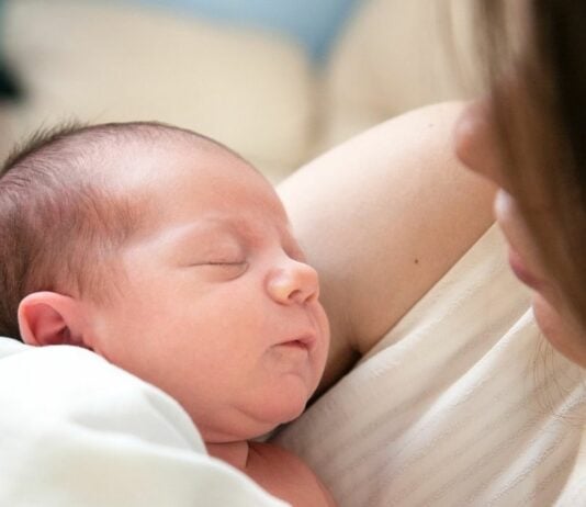 Nach dem Verlust ihrer Tochter Neele feiert Steffi Ewald neues Glück als frischgebackene Mama.