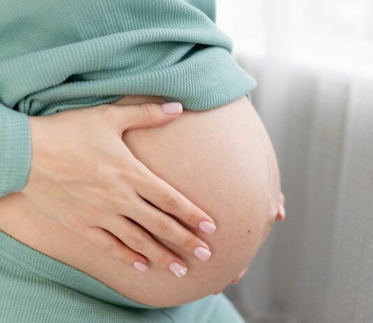 Die Bezeichnung „Kindslage BEL“ im Mutterpass steht für die Beckenendlage deines ungeborenen Babys.