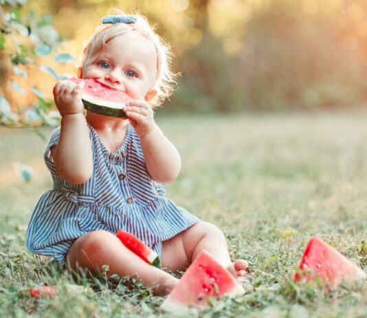 Obstpopsicles, fruchtige Obstbreis und Joghurt-Kreationen sind herrliche Erfrischungen an heißen Tagen!