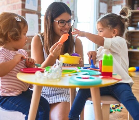 Eine Mama möchte Gastkinder-Rechnungen enttabuisieren – sie schrieb der Mama ihres Gastkindes eine Rechnung mit konkreter Auflistung.