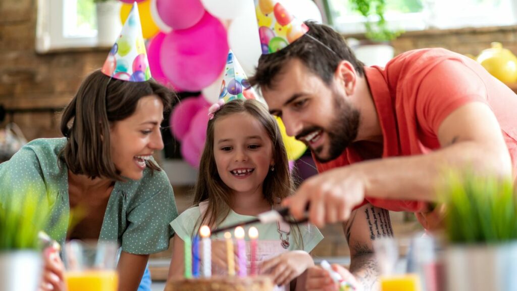 Beichte: Mutter belügt ihre Kinder jedes Jahr zu ihrem Geburtstag