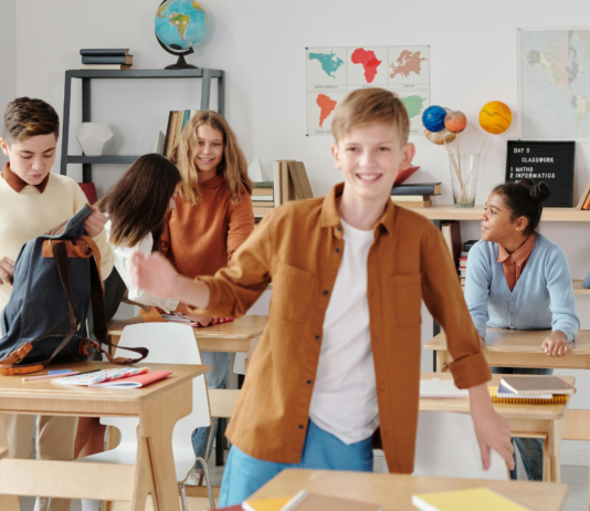 Kinder sind in der Schule