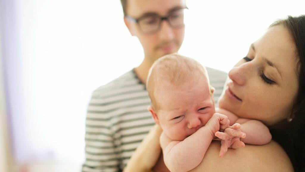 Zettel an Nachbarn: Eltern von Baby werden verspottet – zu Recht?