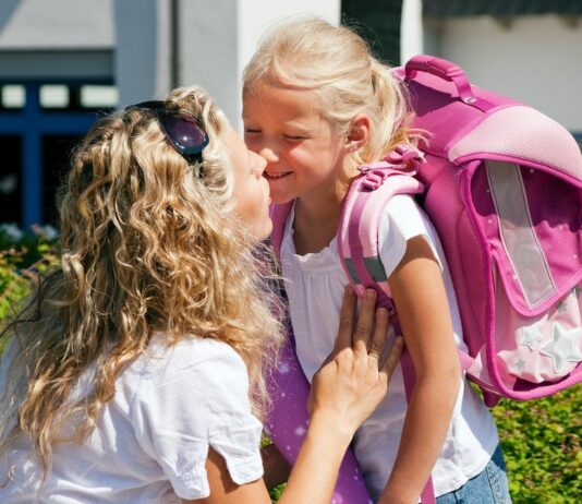 Jetzt kann es losgehen in Richtung Schule! Aber bitte schön „anonym“.