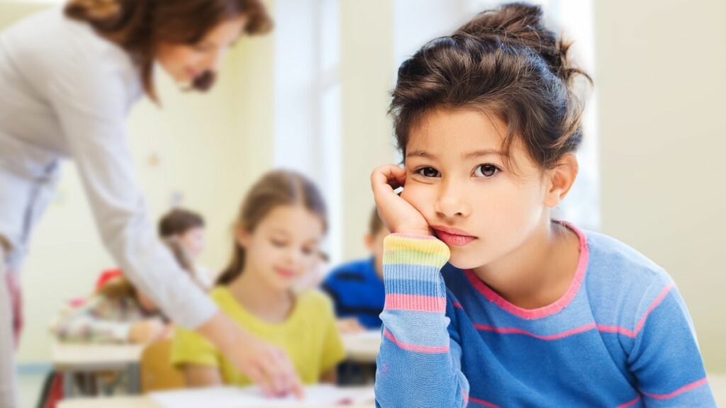 Müde im Unterricht: Der frühe Schulstart kostet so manche gute Note