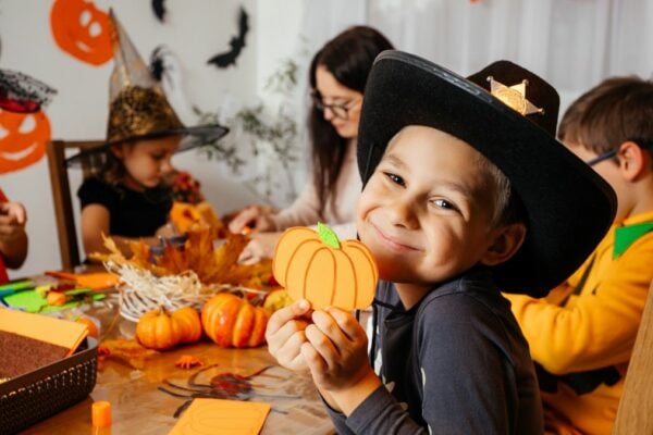 Die richtige Deko sorgt für Halloween-Stimmung. Foto: Bigstock