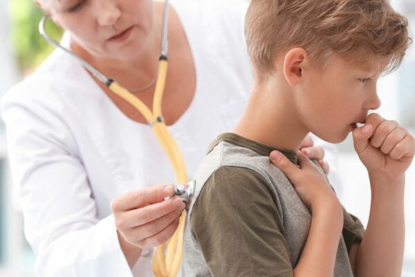 Eine Gesundschreibung erfordert einen weiteren Besuch beim Kinderarzt.