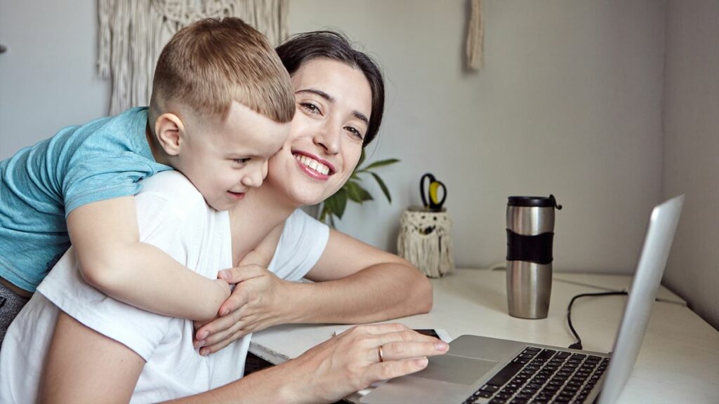 Mamas wollen mehr arbeiten, werden aber „als Teilzeitmutter abgestempelt”