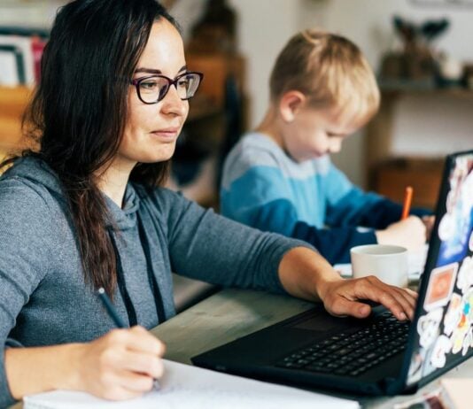 Eine wichtige Voraussetzung für Vereinbarkeit ist für mich das flexible Arbeiten zum Beispiel im Homeoffice - unabhängig von der Stundenzahl.