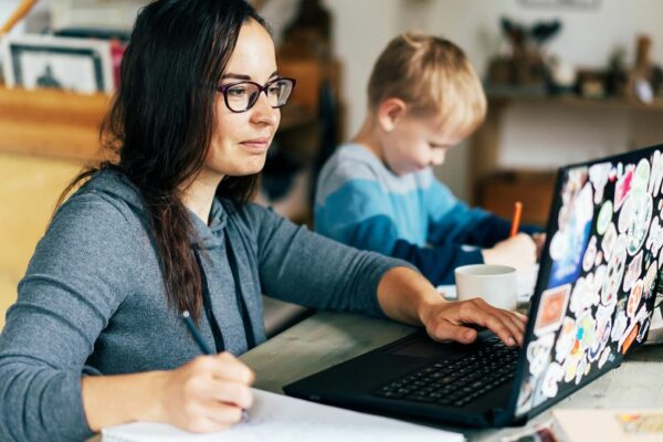 Eine wichtige Voraussetzung für Vereinbarkeit ist für mich das flexible Arbeiten zum Beispiel im Homeoffice - unabhängig von der Stundenzahl.