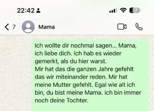 Patchara wendet sich mit liebevollen Worten an ihre Mama.