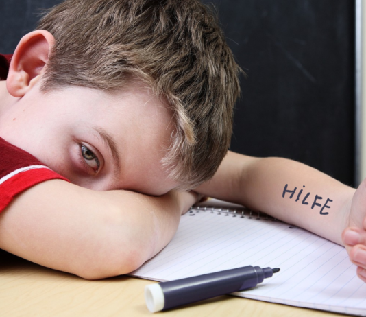 Kinder und ihre Eltern brauchen dringend Ihre Hilfe, Friedrich Merz! Foto: Bigstock